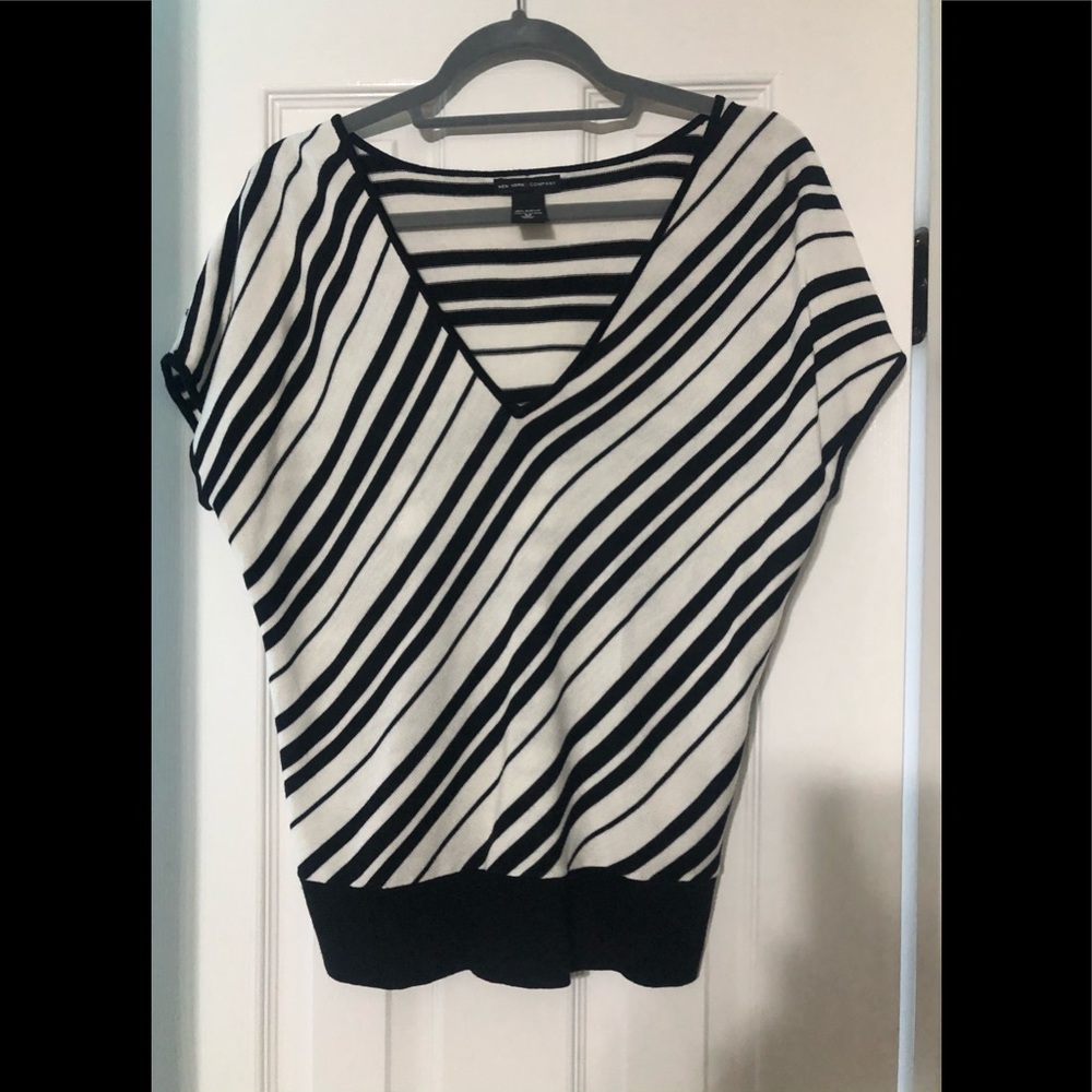 💥3/$20💥NY&C Short Sleeved Sweater